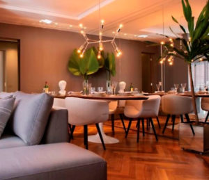 Madeira – Sala de Jantar com Elegância Natural | Estúdio Luiza Pilau