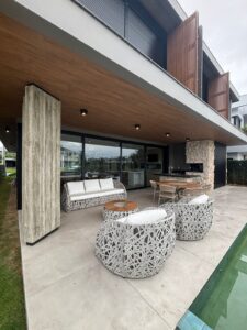 Teto Vinílico – Varanda Gourmet com Vista para o Lago