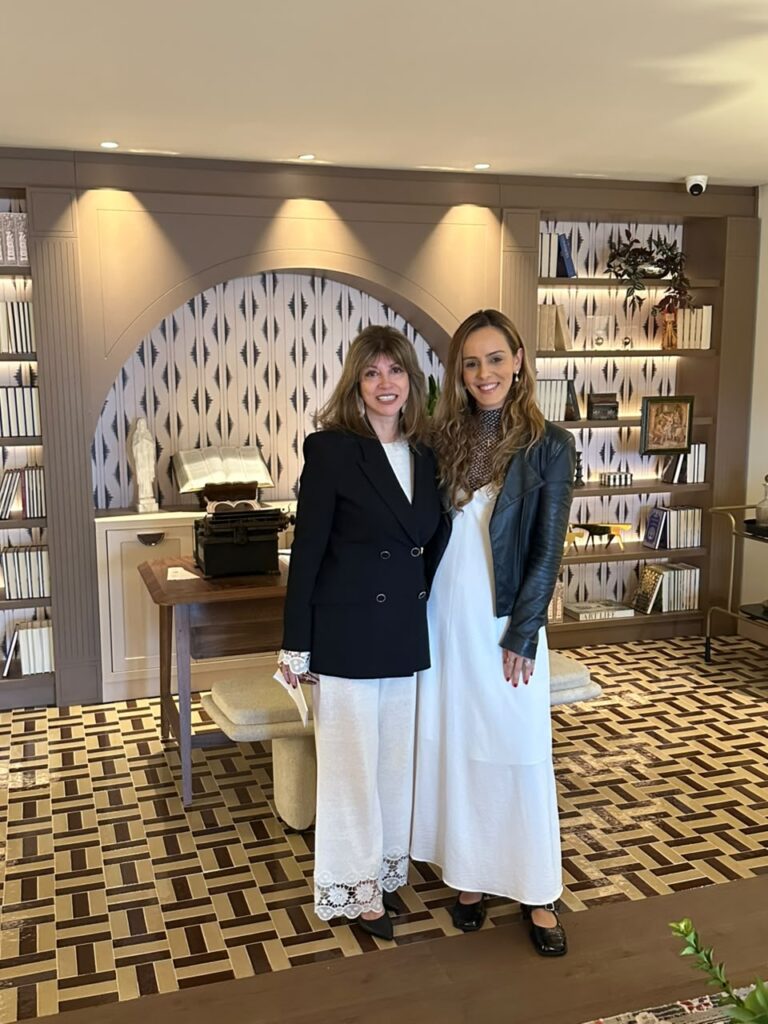 CasaCor 2026 | Luiza Pilau e Robertha Silveira - Estar Entre Livros CasaCor 2026 | Luiza Pilau e Robertha Silveira - Estar Entre Livros